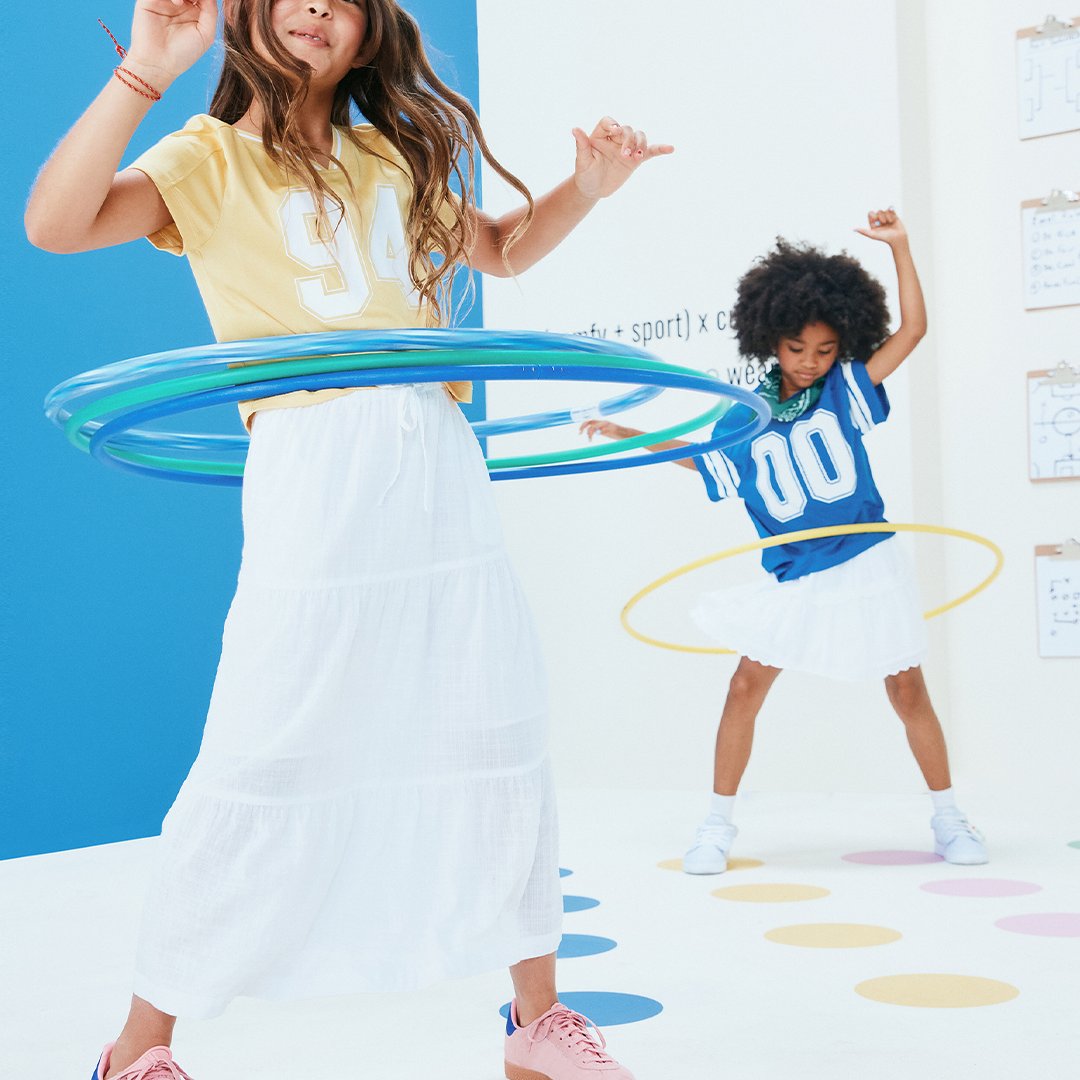 snapins-ai_3682593395455189938 Old Navy Outlet two girls hula hooping
